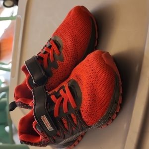 Youth shoes size 3.5 ubfen